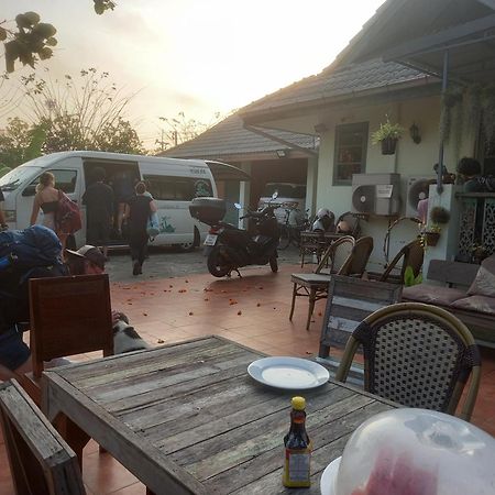 Plus Hostel Ayutthaya Eksteriør billede