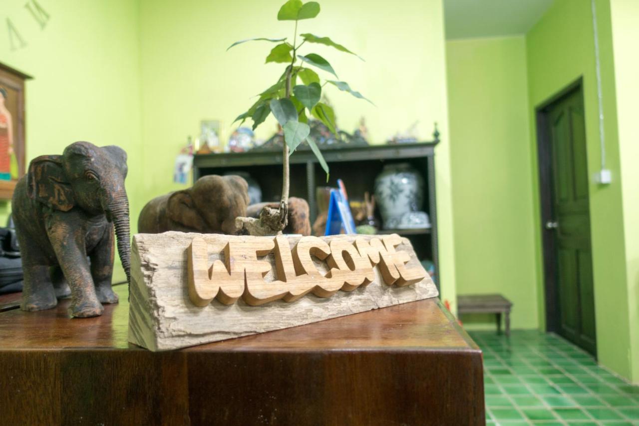 Plus Hostel Ayutthaya Eksteriør billede