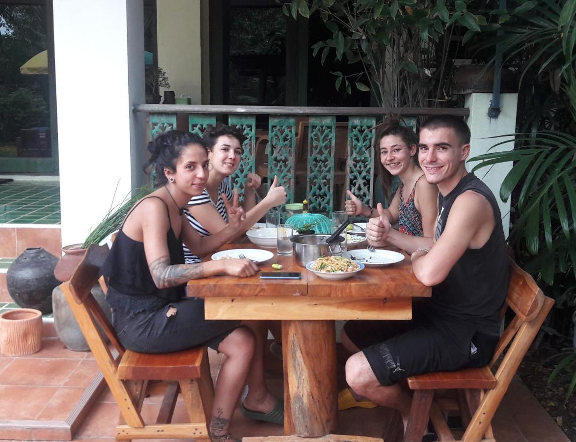 Plus Hostel Ayutthaya Eksteriør billede