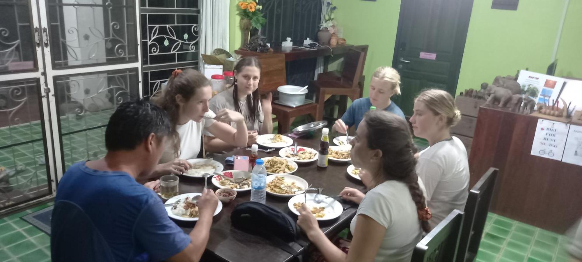 Plus Hostel Ayutthaya Eksteriør billede