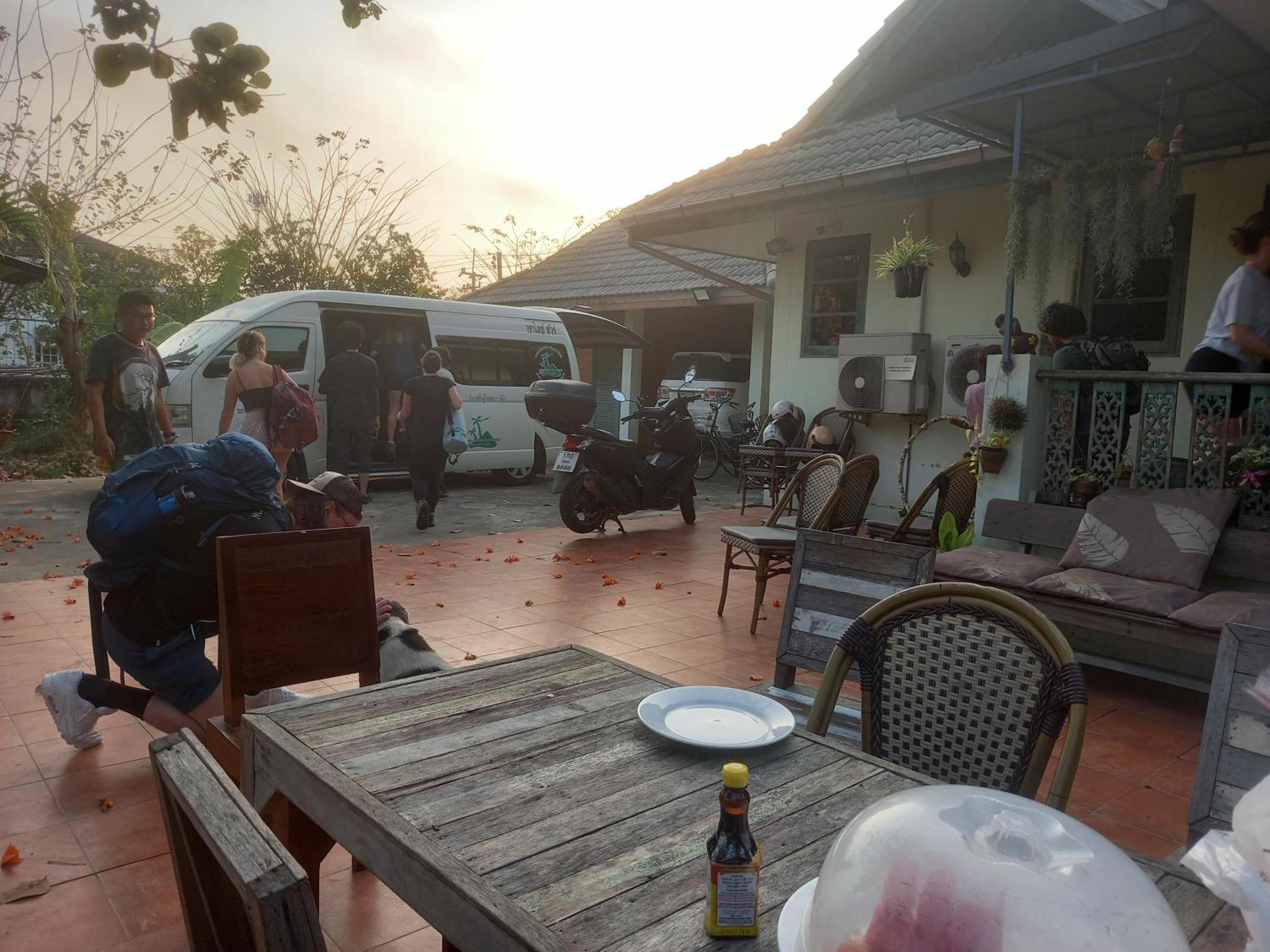 Plus Hostel Ayutthaya Eksteriør billede