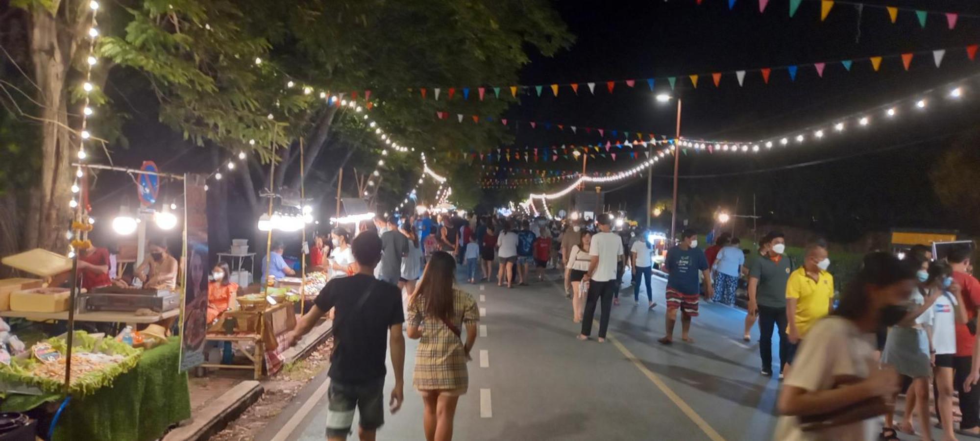 Plus Hostel Ayutthaya Eksteriør billede