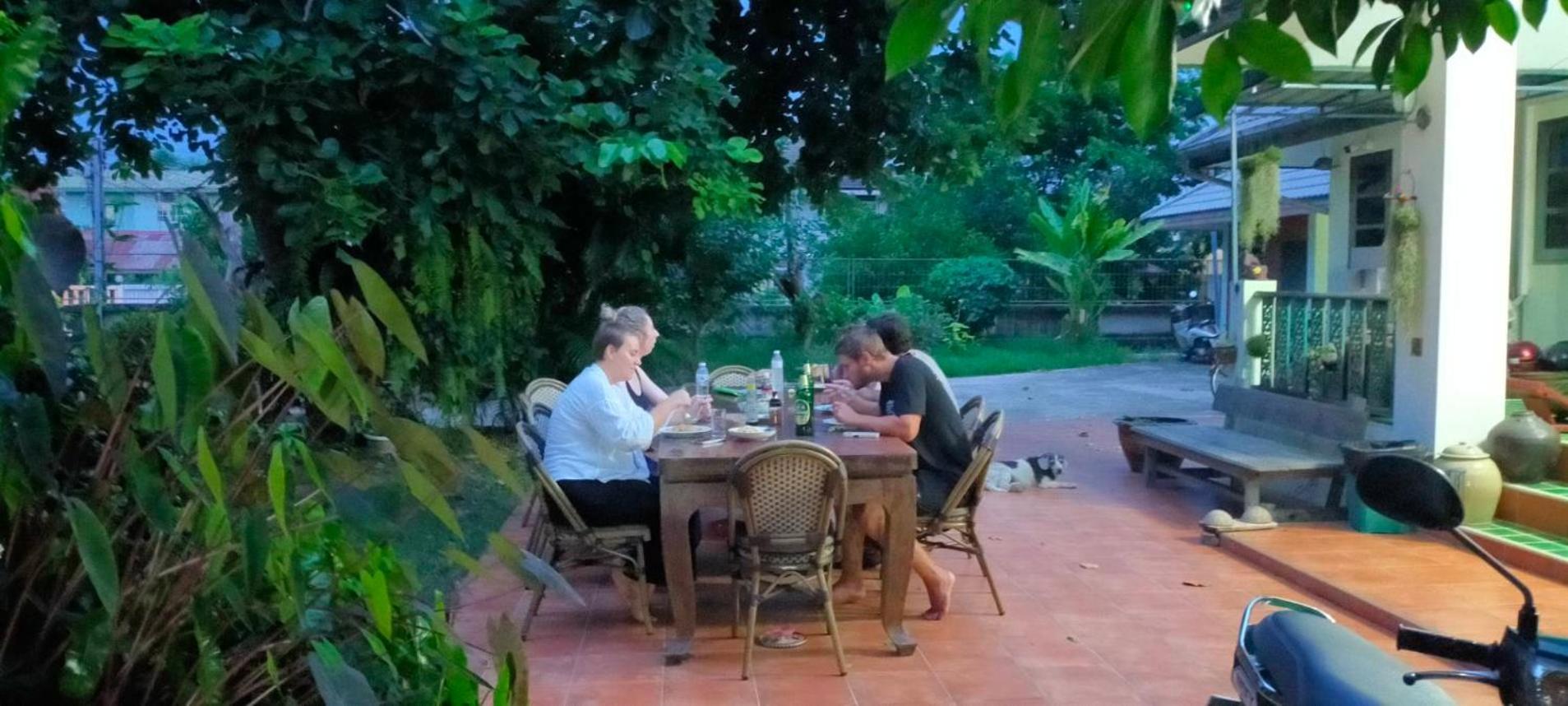 Plus Hostel Ayutthaya Eksteriør billede